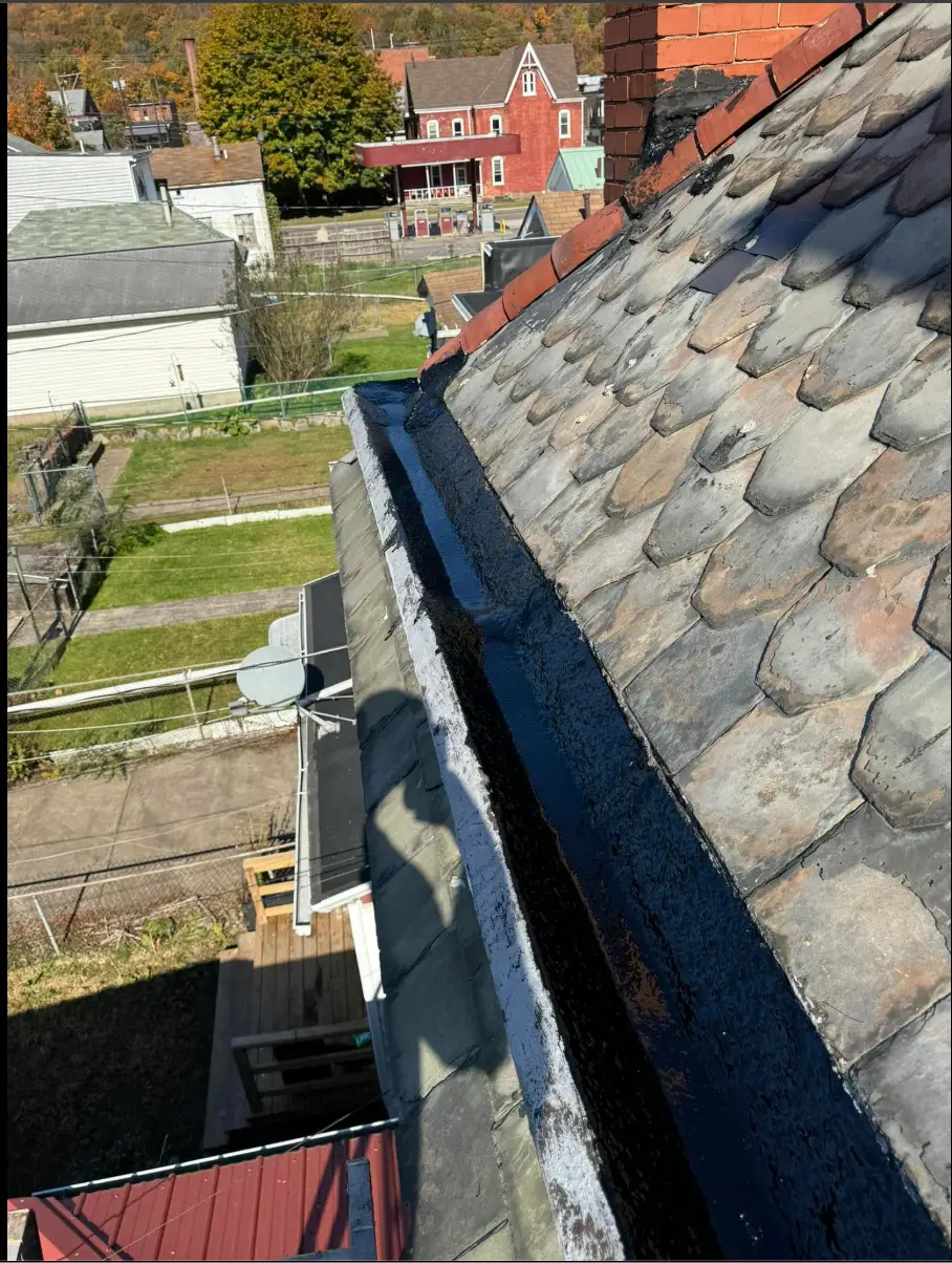Flat Roof Commercial Gutter Systems & Downspouts | RTG Solutions
